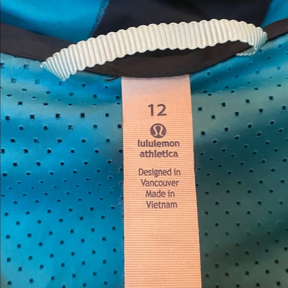 Lululemon Pack It Vest Athletica Blue and black Vest - Picture 2 of 6